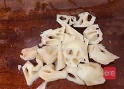 五花肉焖莲藕的做法图解1