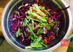 凉拌花生香芹紫甘蓝的做法图解3
