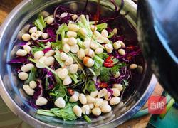 凉拌花生香芹紫甘蓝的做法图解5