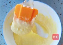 戚风小蛋糕的做法图解3