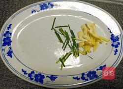 五花肉焖莲藕的做法图解1