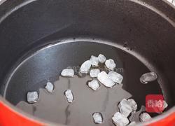 红烧肉炖鹌鹑蛋的做法图解3