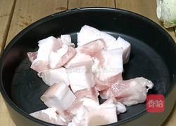 鹌鹑蛋焖肉的做法图解1