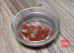 Oyster sauce, wolfberry and broccoli recipe 3