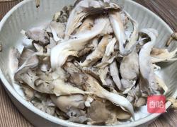 洋葱平菇炒肉的做法图解3