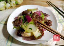 洋葱菜梗炒香肠的做法图解8