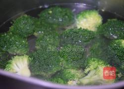 香肠炒西蓝花的做法图解5