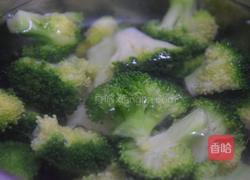 香肠炒西蓝花的做法图解6