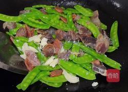 荷兰豆炒腊肠的做法图解7