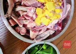 清远农家焖乌鬃鹅的做法图解1