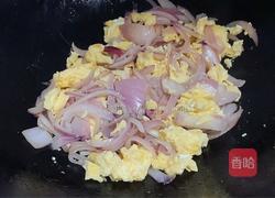 鸡蛋炒洋葱的做法图解7