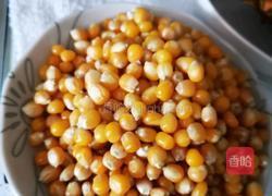 自制菠萝玉米罐头(食品储存有新招)的做法图解1