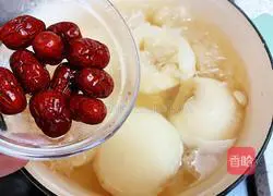 Illustration of how to make roasted pears with rock sugar 8