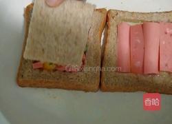 煎鸡蛋吐司片的做法图解3