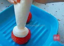 草莓圣诞老人的做法图解1