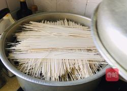 黄豆芽芹菜土豆卤面的做法图解1