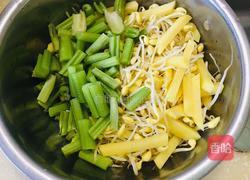 黄豆芽芹菜土豆卤面的做法图解3