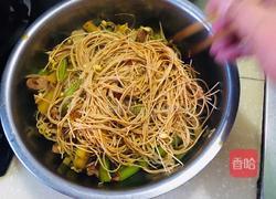 黄豆芽芹菜土豆卤面的做法图解12