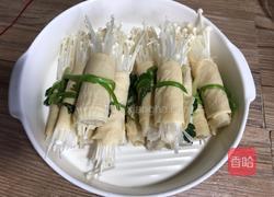 金针菇豆皮卷的做法图解7