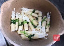 金针菇豆皮卷的做法图解8