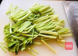 香芹黄豆芽炒肉片的做法图解1
