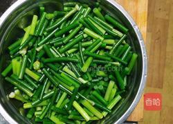 家常蒜苔炒肉的做法图解1