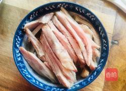 蒜苔炒肉丝的做法图解1