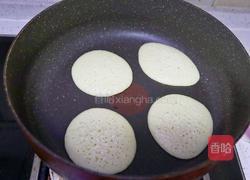 儿童辅食零食香蕉松饼❗️奶香松饼零基础轻松制作的做法图解5