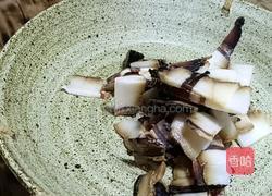 酱油肉炒萝卜片的做法图解1