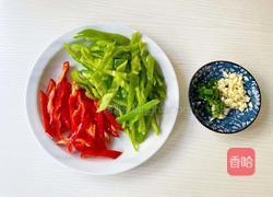 尖椒炒腊肠的做法图解4