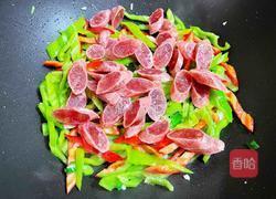 尖椒炒腊肠的做法图解7