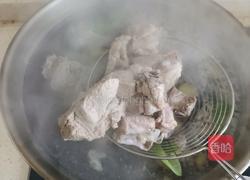 玉米排骨汤的做法图解3