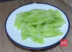 腊肉炒莴笋的做法图解2