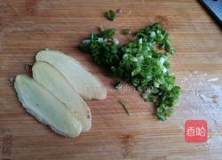 鲫鱼豆腐菌菇汤的做法图解3