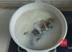 鲫鱼豆腐菌菇汤的做法图解6