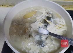 鲫鱼豆腐菌菇汤的做法图解8