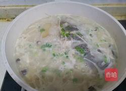 鲫鱼豆腐菌菇汤的做法图解9