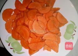 西兰花炒木耳胡萝卜的做法图解3