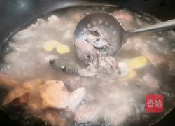 墨鱼莲子煲鸡汤的做法图解5