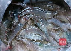 杏仁虾球的做法图解1