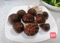 香菇青菜的做法图解1