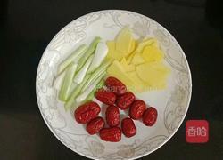 牛骨莲藕汤的做法图解1