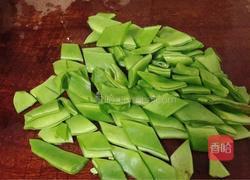 五花肉炒扁豆的做法图解1
