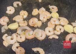 西兰花炒虾仁的做法图解5