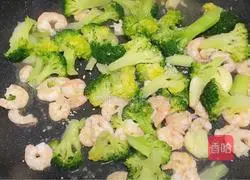 Illustration of how to make fried shrimps with broccoli 8