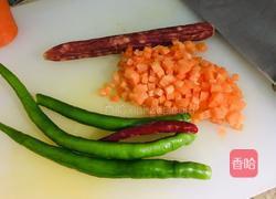 香肠炒米饭的做法图解1