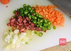 香肠炒米饭的做法图解2