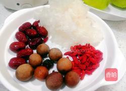 银耳雪梨粥的做法图解1