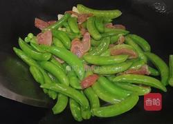 甜豆炒腊肠的做法图解6