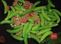 甜豆炒腊肠的做法图解8